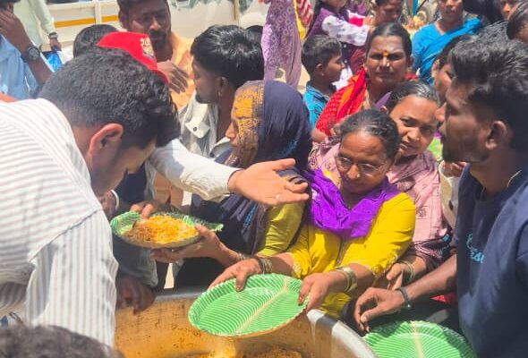 ಸೈದಾಪುರದಲ್ಲಿ ಆರ್‌ಸಿಬಿ ಅಭಿಮಾನಿಗಳ ವಿಶೇಷ ಪ್ರಾರ್ಥನೆ – ಕಪ್ ಗೆಲುವಿಗೆ ಭಕ್ತರ ಹಾರೈಕೆ