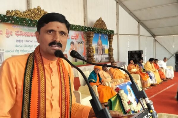 ಸೂಗೂರಿನಲ್ಲಿ ಶ್ರೀ ಭೋಜಲಿಂಗೇಶ್ವರ ದೇವಸ್ಥಾನ ಕಳಸಾರೋಹಣ – ಭಕ್ತಿಯಿಂದ ಸಾಮರಸ್ಯ: ಆಂಧೋಲಾ ಶ್ರೀ ಸಿದ್ದಲಿಂಗ ಮಹಾಸ್ವಾಮಿಗಳು