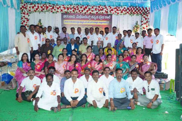 ಗುರುಗಳಿಗೆ ಕೃತಜ್ಞತೆ: 25 ವರ್ಷಗಳ ಬಳಿಕ ವಿದ್ಯಾರ್ಥಿಗಳ ಭಾವನಾತ್ಮಕ ಸ್ನೇಹ ಸಮ್ಮಿಲನ
