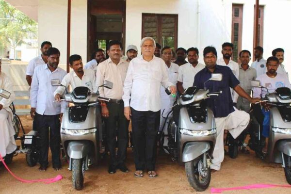 ವಿಶೇಷ ಚೇತನರಿಗೆ ತ್ರಿಚಕ್ರ ಮೋಟಾರು ವಾಹನ ವಿತರಣೆ – ಸ್ವಾವಲಂಬಿ ಬದುಕಿಗೆ ಪ್ರೋತ್ಸಾಹ
