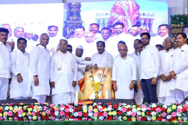 ಸೂಗೂರು ದೇವಸ್ಥಾನದಲ್ಲಿ ಬೆಳ್ಳಿ ರಥ ಲೋಕಾರ್ಪಣೆ: ಜಾತ್ಯಾತೀತ ಸಮಾಜಕ್ಕಾಗಿ ಸಿಎಂ ಸಿದ್ದರಾಮಯ್ಯ ಕರೆ