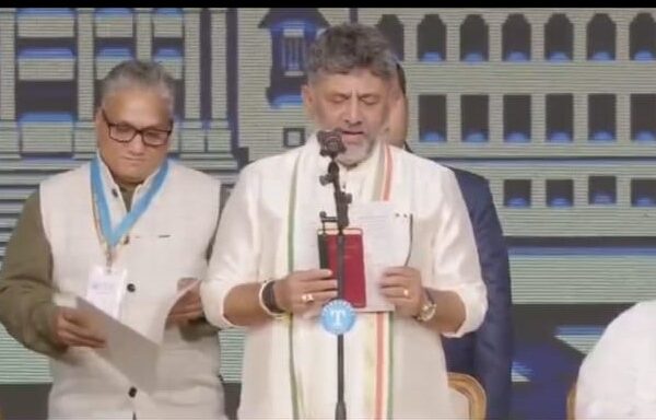 ಡಿಕೆಶಿ ಯುಗಾರಂಭ: ರಾಜ್ಯದ ನೂತನ ಸಿಎಂ ಆಗಿ ಅಧಿಕಾರ ಸ್ವೀಕಾರ
