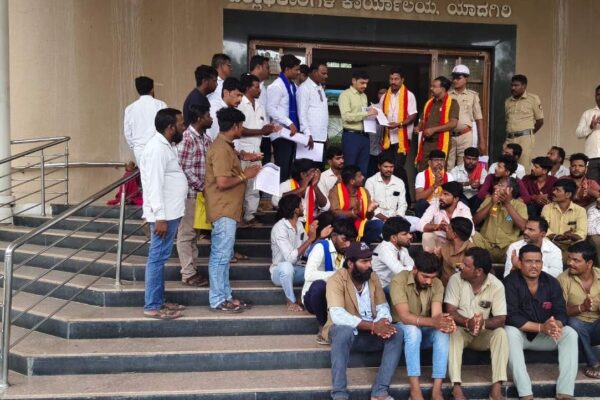 ಮಹೀಂದ್ರಾ ಫೈನಾನ್ಸ್ ವಿರುದ್ಧ ಕ್ರಮಕ್ಕೆ ಆಗ್ರಹ; ಆಟೋ ಚಾಲಕರಿಗೆ ನ್ಯಾಯ ನೀಡುವಂತೆ ಮನವಿ