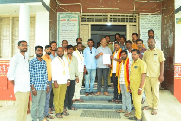ಖಾಸಗಿ ಶಾಲಾ ವಾಹನ ಚಾಲಕರಿಗೆ ಕನಿಷ್ಠ ವೇತನ ಸೇರಿ ಮೂಲಸೌಲಭ್ಯ ಕಲ್ಪಿಸಲು ಆಗ್ರಹ