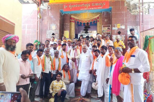ಮಳೆಗಾಗಿ ಮೈಲಾರಲಿಂಗೇಶ್ವರನ ಮೊರೆ ಹೋದ ರಾಮಸಮುದ್ರ ಗ್ರಾಮಸ್ಥರು: ಭಜನೆ ಮಾಡುತ್ತಾ ಪಾದಯಾತ್ರೆ