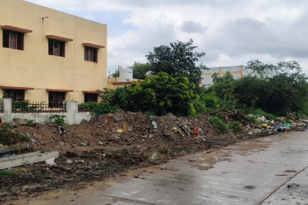 ನಗರಸಭೆ ಪಕ್ಕದ ಕಸದ ತಿಪ್ಪೆ ತೆರವುಗೊಳಿಸಿ ನೈರ್ಮಲ್ಯ ಕಾಪಾಡಿ: ವಿಶ್ವನಾಥ ನಾಯಕ