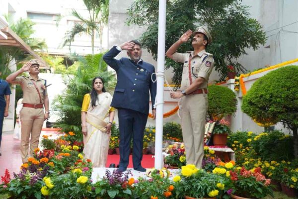 ಎಲ್ಲಾ ವರ್ಗದವರನ್ನು ಒಟ್ಟಿಗೆ ಕರೆದೊಯ್ಯುತ್ತೇವೆ: ಸ್ವಾತಂತ್ರ್ಯ ದಿನದಂದು ಸಿಎಂ ಡಿ.ಕೆ. ಶಿವಕುಮಾರ್ ಭರವಸೆ