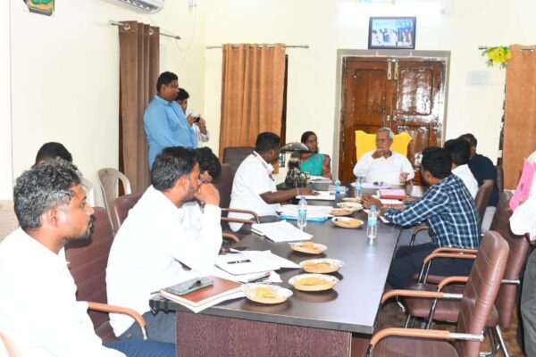 ಮಳೆಗಾಲದಲ್ಲಿ ಶುದ್ಧ ಕುಡಿಯುವ ನೀರಿಗೆ ಆದ್ಯತೆ: ಅಧಿಕಾರಿಗಳಿಗೆ ಶಾಸಕ ತುನ್ನೂರ ಖಡಕ್ ಸೂಚನೆ