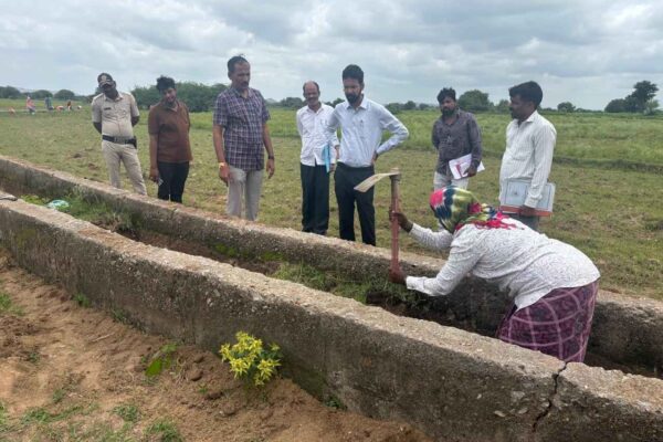 ಮುಂಡರಗಿ ಮಾಳಿ ಕೆರೆ ಅಭಿವೃದ್ಧಿ ಕಾಮಗಾರಿ ಪರಿಶೀಲಿಸಿದ ಜಿಪಂ ಸಿಇಒ