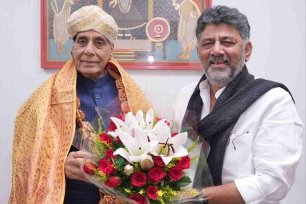 ಬೆಂಗಳೂರಿನ ಅಭಿವೃದ್ಧಿಗೆ ರಕ್ಷಣಾ ಸಚಿವ ರಾಜನಾಥ್ ಸಿಂಗ್ ಜೊತೆ ಡಿಕೆಶಿ ಮಹತ್ವದ ಚರ್ಚೆ