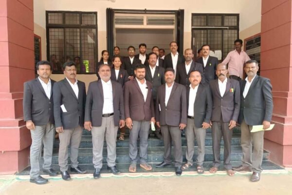 ಬುದ್ಧ, ಬಸವಣ್ಣ, ಅಂಬೇಡ್ಕರ್ ಅವಹೇಳನ ಖಂಡಿಸಿ ಯಳಂದೂರು ವಕೀಲರ ಪ್ರತಿಭಟನೆ