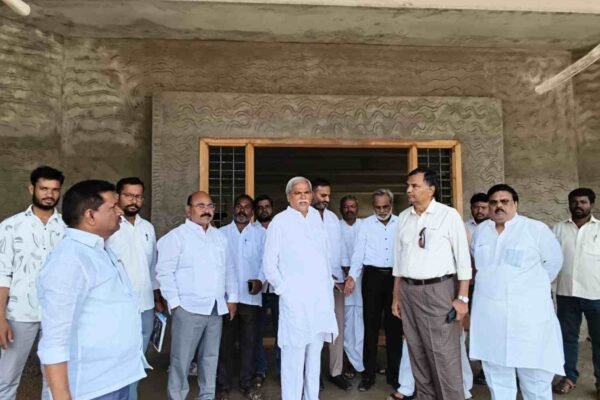 ಜಿಲ್ಲಾ ಕಾಂಗ್ರೆಸ್ ಕಚೇರಿ ನಿರ್ಮಾಣ ಕಾಮಗಾರಿ ಪರಿಶೀಲಿಸಿದ ಶಾಸಕ ದರ್ಶನಾಪೂರ