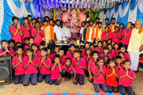 ಗೊರಬಾಳ ಗಣೇಶೋತ್ಸವಕ್ಕೆ ವಿಶೇಷ ಚೇತನ ವಿದ್ಯಾರ್ಥಿಗಳ ಭೇಟಿ: ಸನ್ನೆಗಳ ಮೂಲಕ ಸಂತಸ ವ್ಯಕ್ತಪಡಿಸಿದ ಮಕ್ಕಳು
