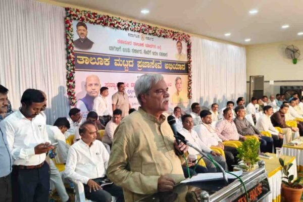 ಶಹಾಪುರದಲ್ಲಿ ‘ಬಾಗಿಲಿಗೆ ಬಂತು ಸರ್ಕಾರ’ ಪ್ರಜಾಸೇವೆ ಅಭಿಯಾನ: ಜನರ ಅಹವಾಲುಗಳಿಗೆ ಸ್ಥಳದಲ್ಲೇ ಸ್ಪಂದನೆ